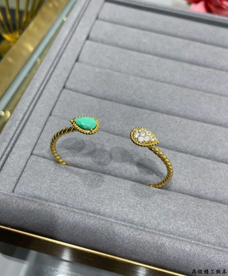 Elegant Boucheron Bracelets 212425