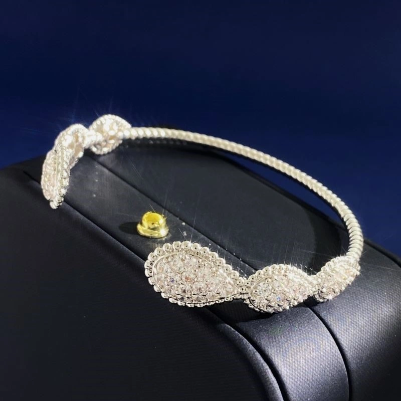 Fashionable Boucheron Bracelets 210150
