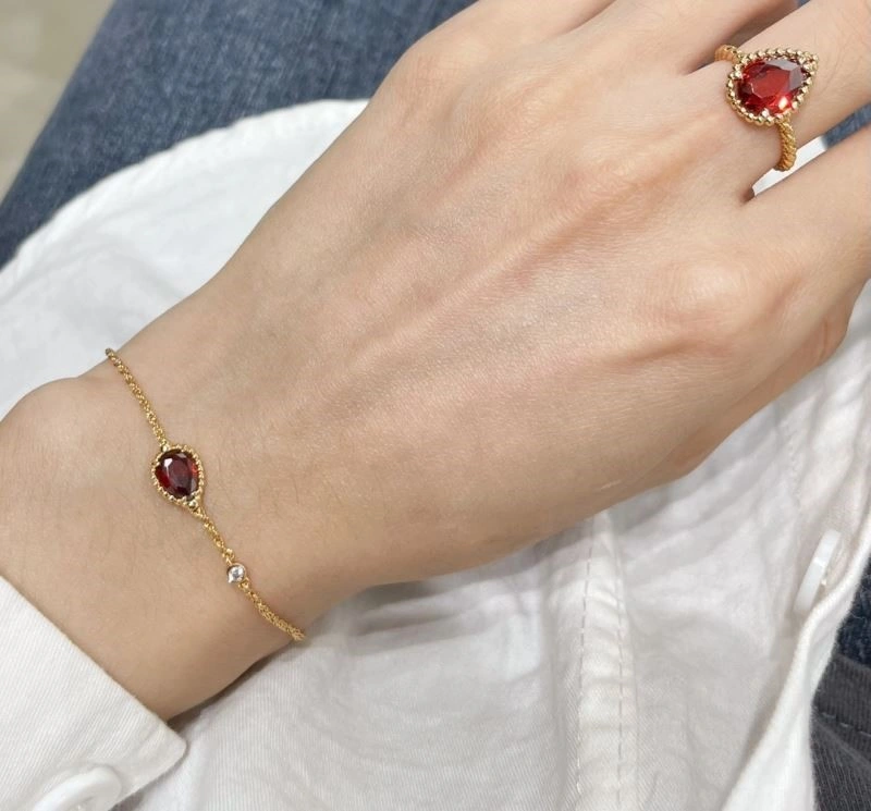 Trendsetting Boucheron Bracelets 210144