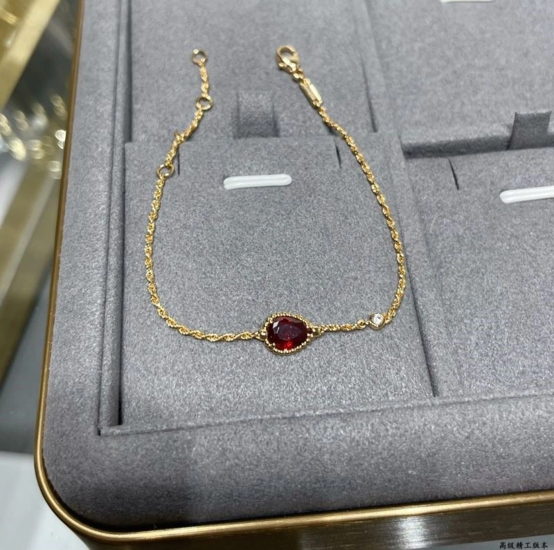 Trendsetting Boucheron Bracelets 210144