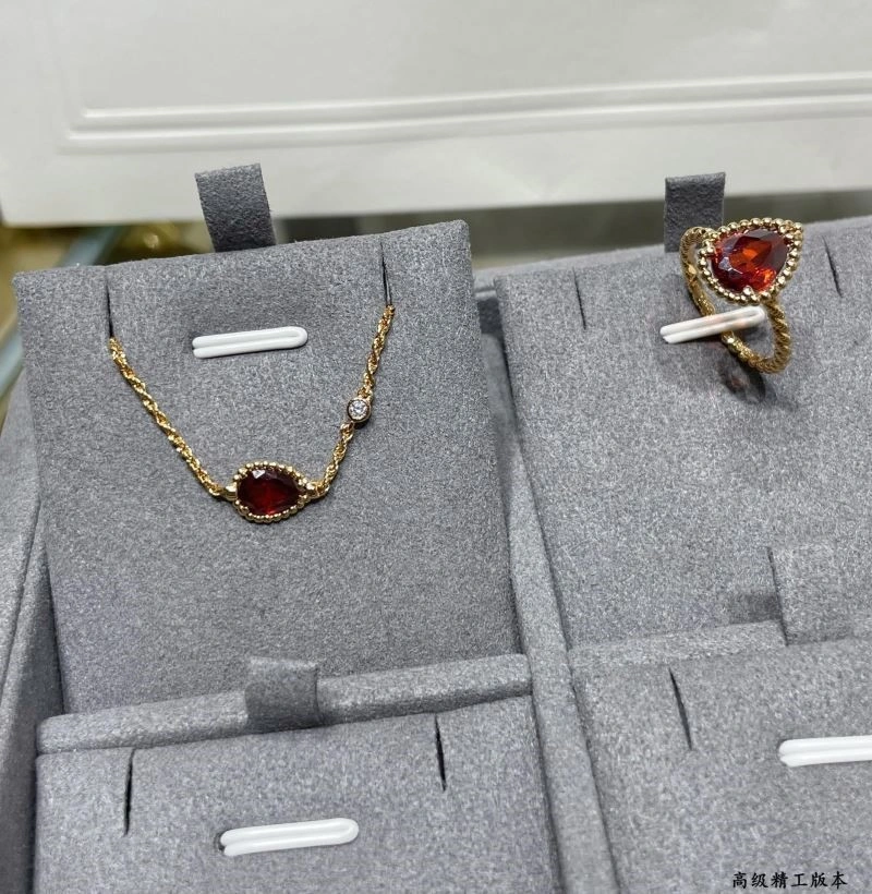 Trendsetting Boucheron Bracelets 210144