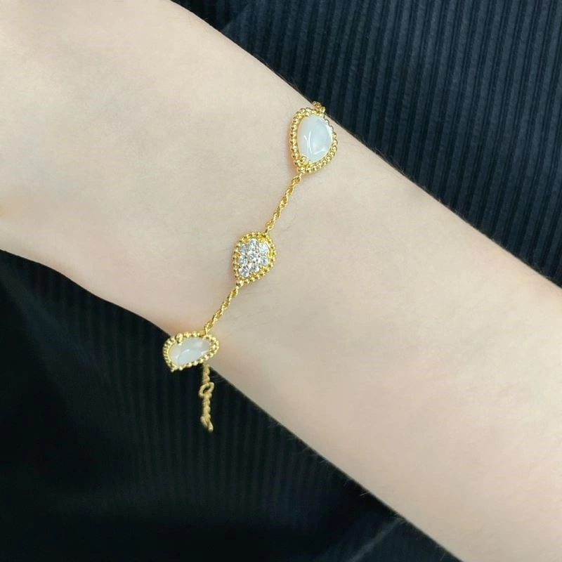 Lightweight Boucheron Bracelets 210136