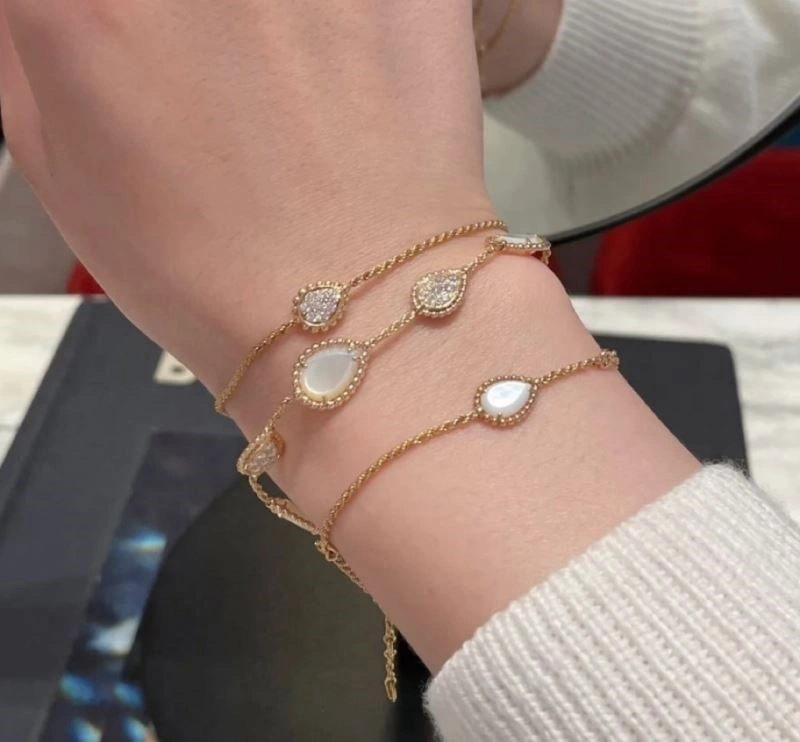 Lightweight Boucheron Bracelets 210136