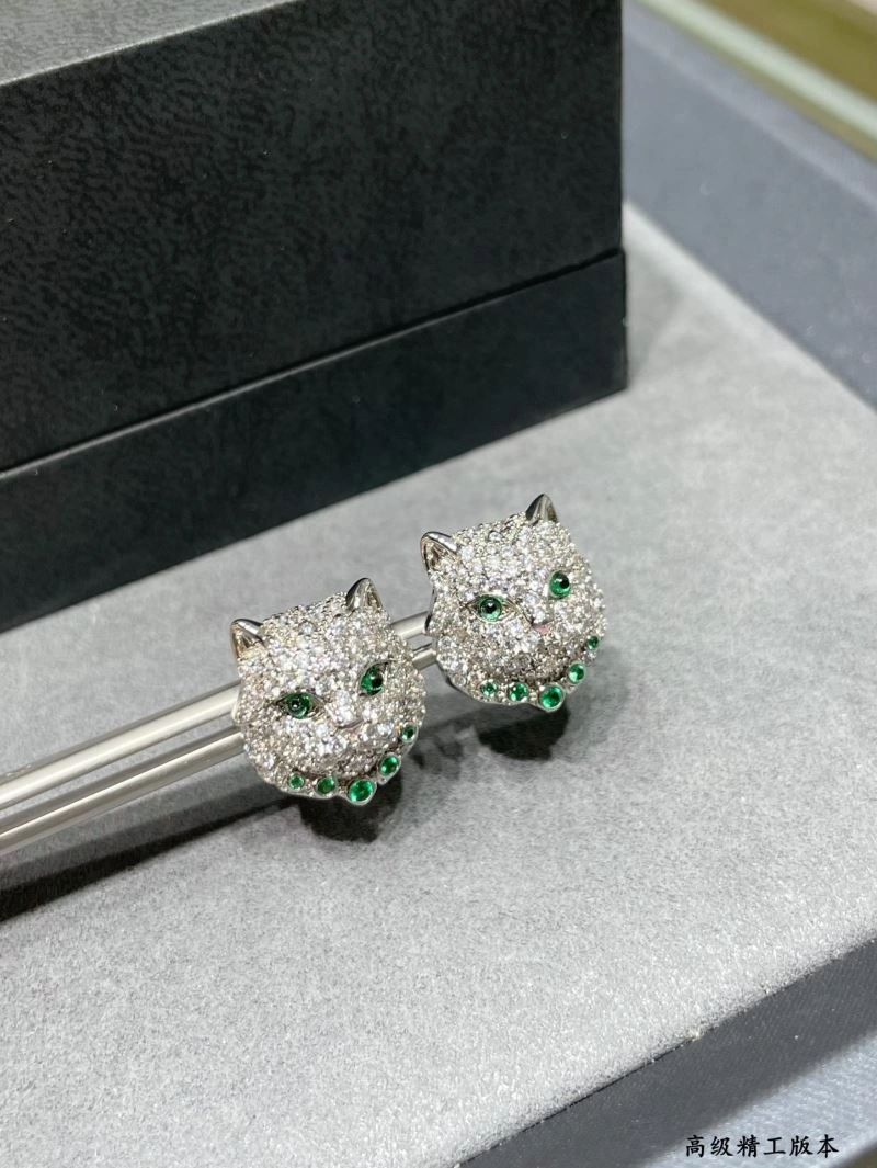 Sporty Boucheron Earrings 214349