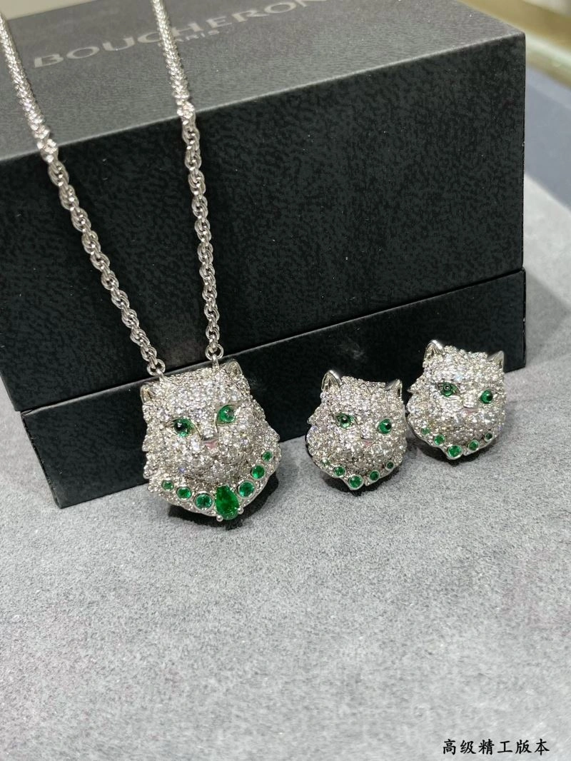 Sporty Boucheron Earrings 214349