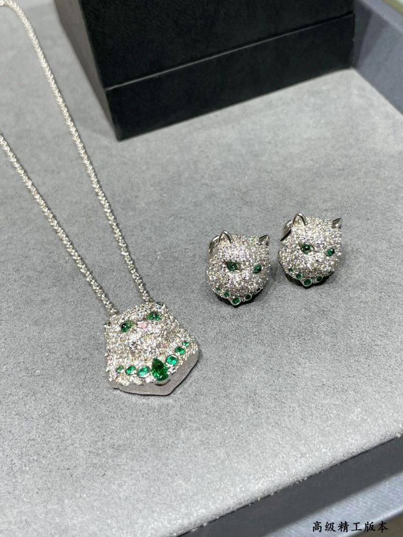 Sporty Boucheron Earrings 214349