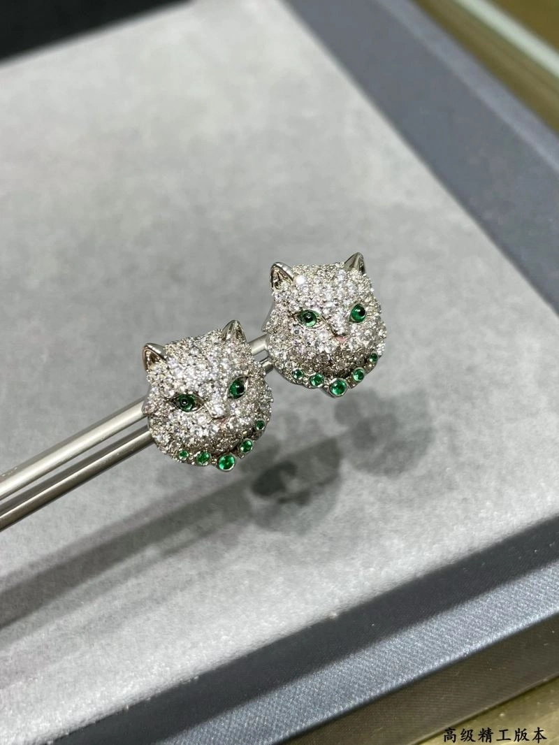 Sporty Boucheron Earrings 214349