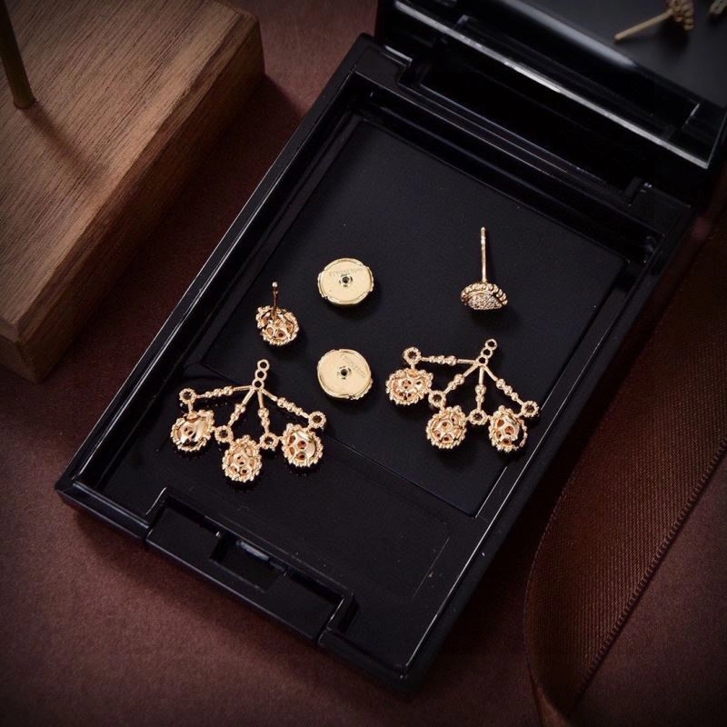 Neat Boucheron Earrings 214347