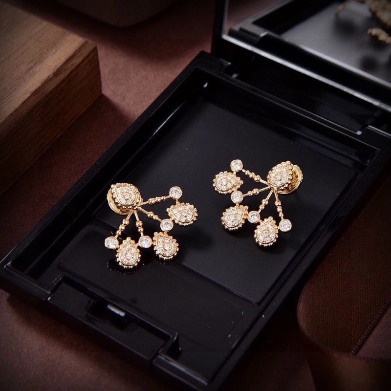 Neat Boucheron Earrings 214347