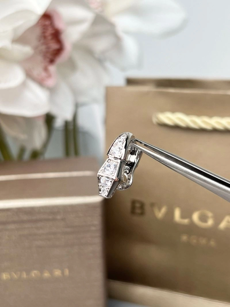 Effortless Boucheron Earrings 212417