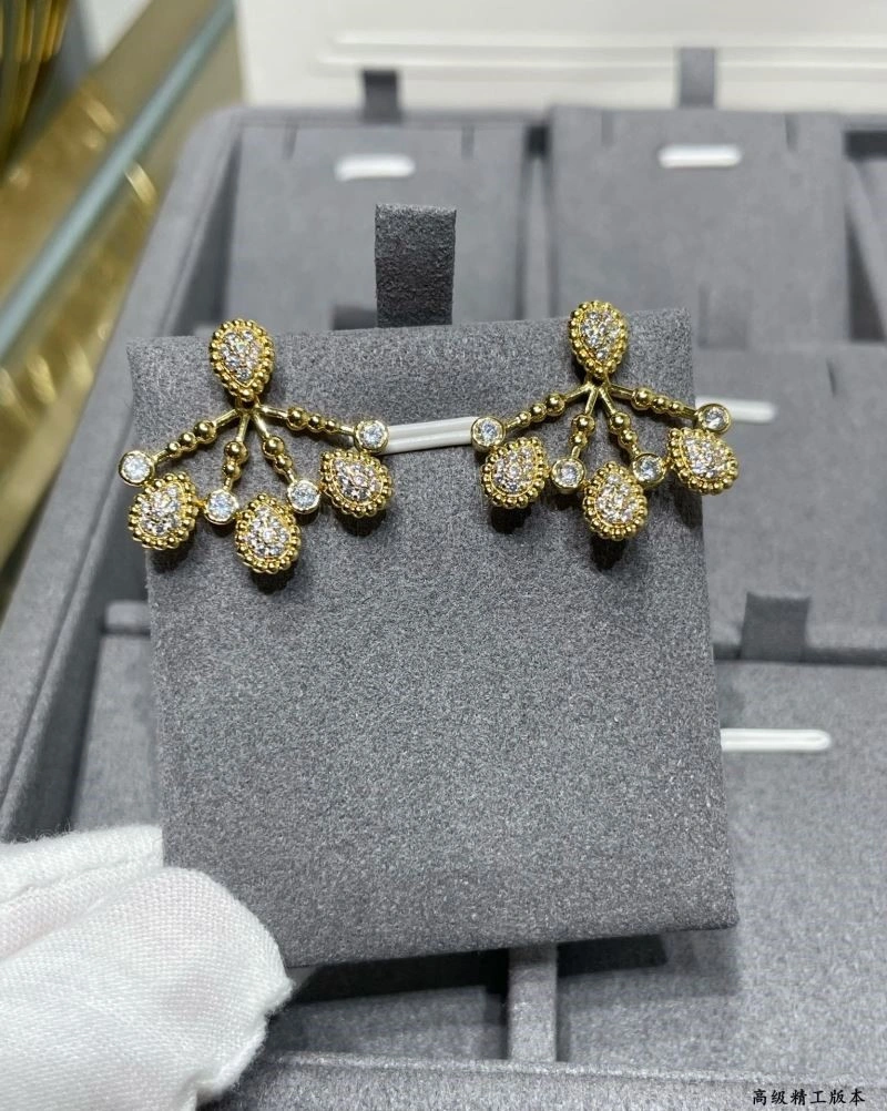 Lightweight Boucheron Earrings 210139