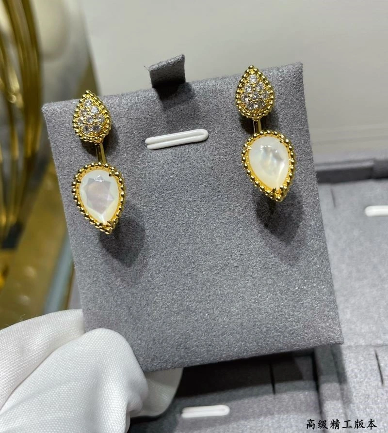 Boucheron Earrings Modern 210115