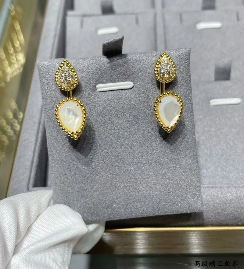 Boucheron Earrings Modern 210115