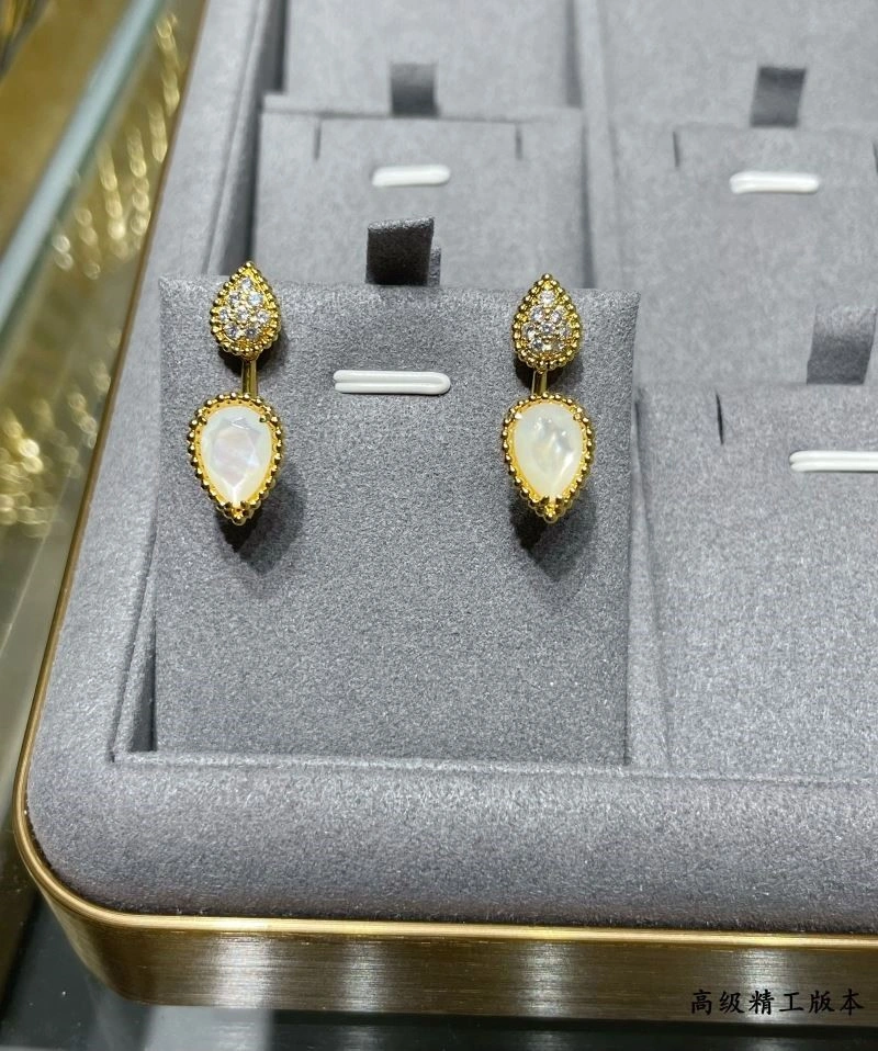 Boucheron Earrings Modern 210115