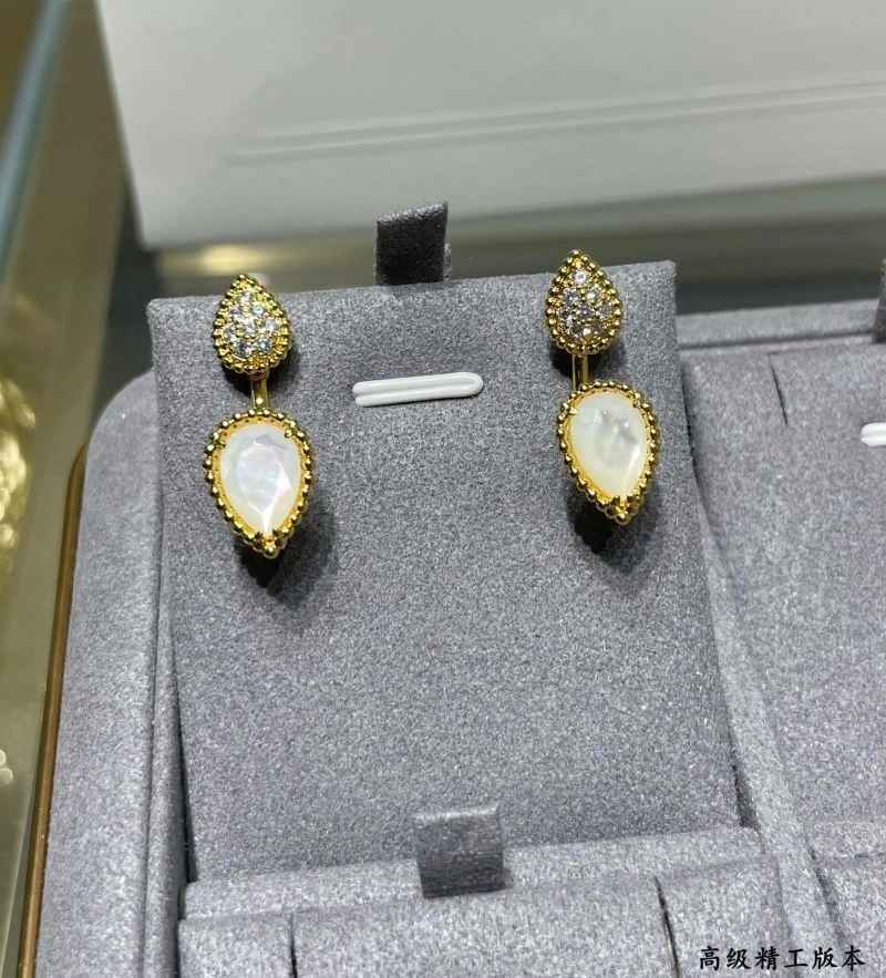 Boucheron Earrings Modern 210115