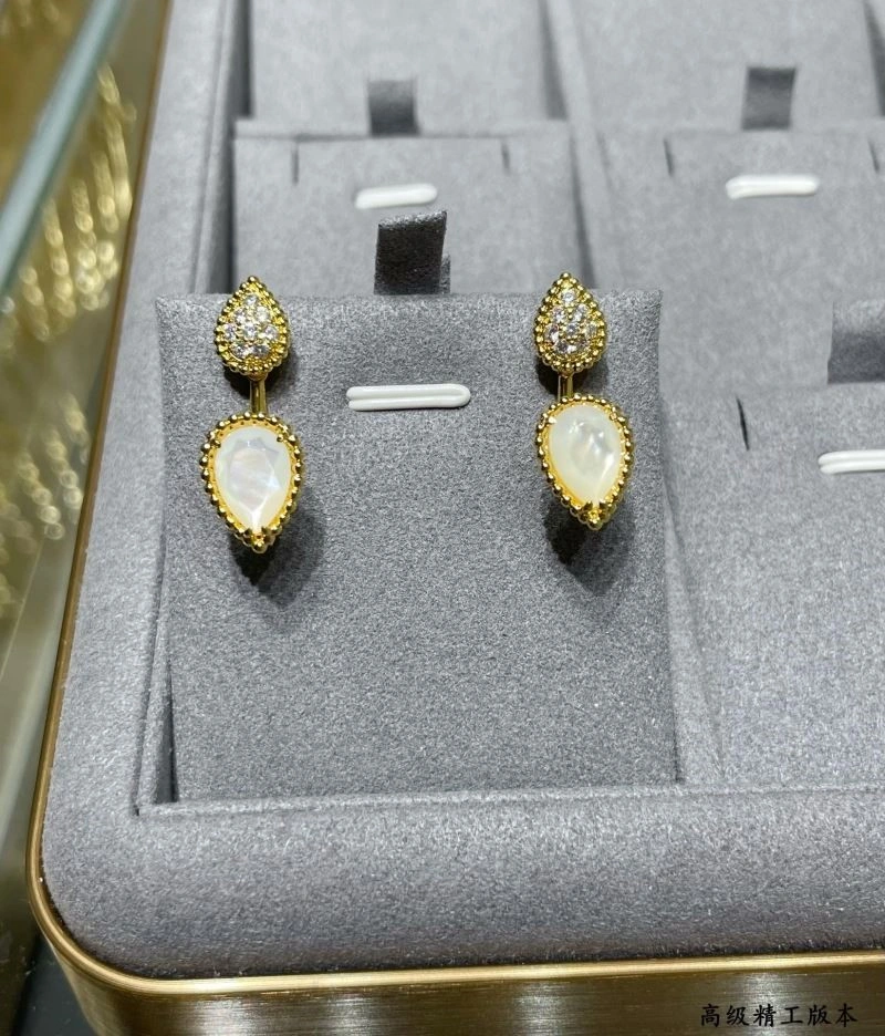 Boucheron Earrings Modern 210115