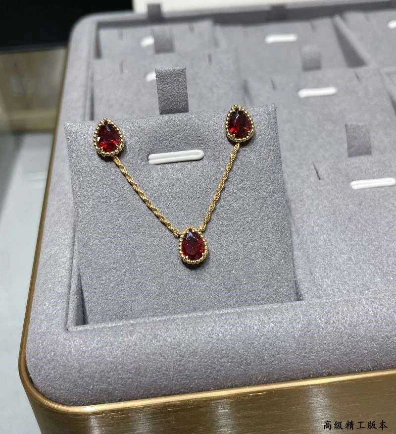 Boucheron Earrings Original 210112