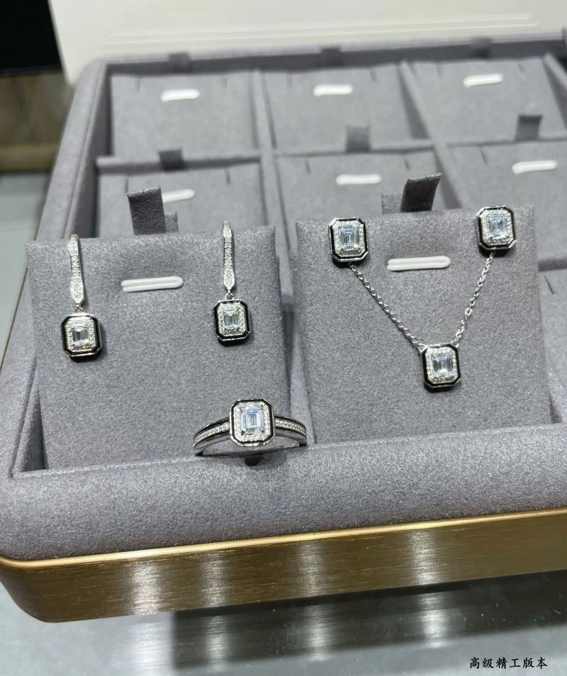 NewStyle Boucheron Earrings 210106
