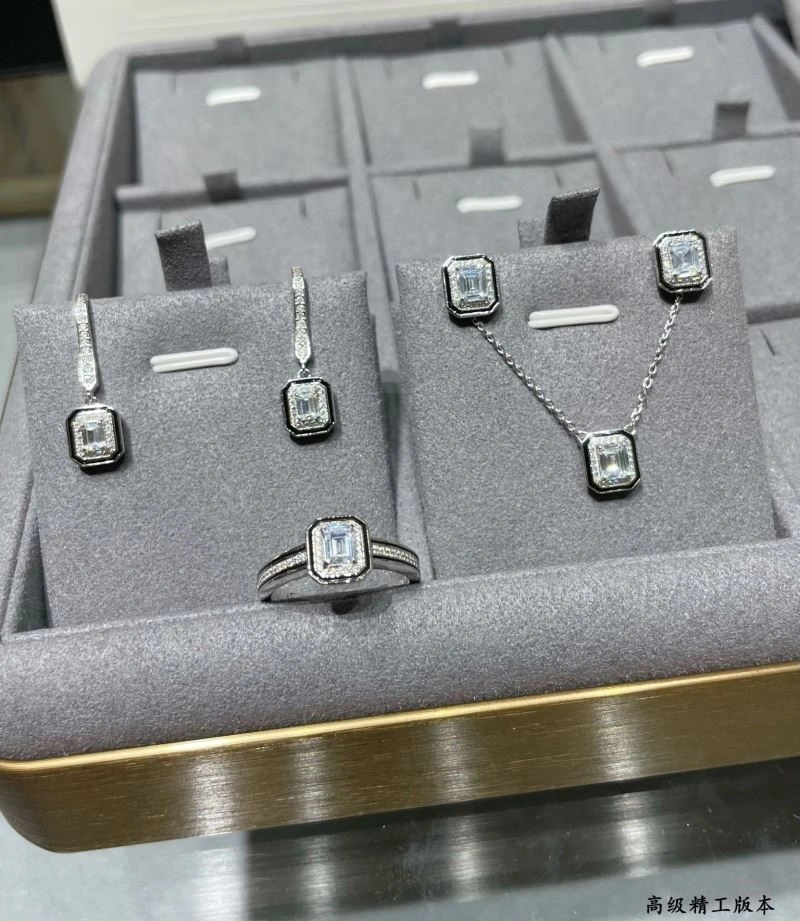 Boucheron Earrings QuickDry 210101