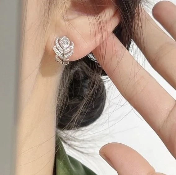 Cozy Boucheron Earrings 208858
