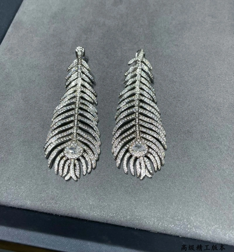 Minimalist Boucheron Earrings 208178