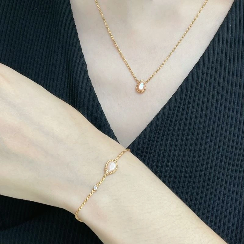 Thermal Boucheron Necklaces 212403