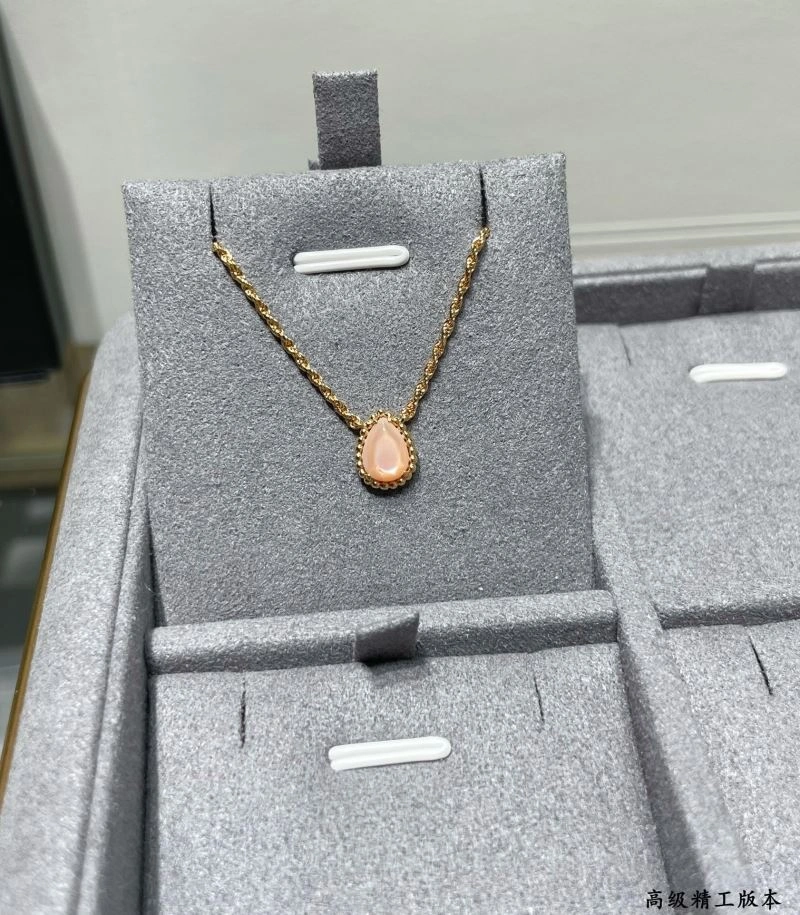 Thermal Boucheron Necklaces 212403