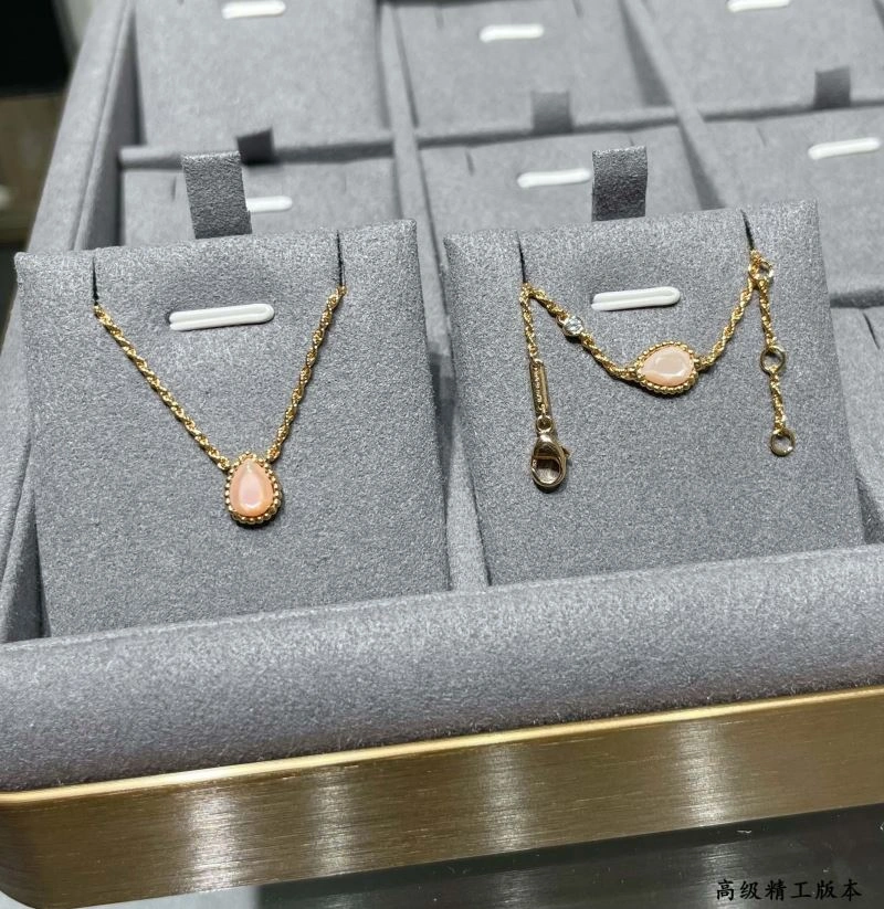 Thermal Boucheron Necklaces 212403
