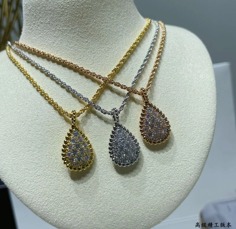 Boucheron Necklaces Bright 212366