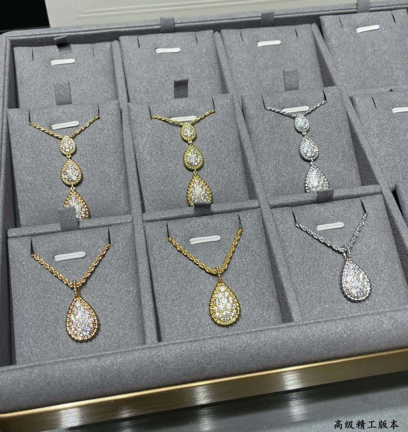 Boucheron Necklaces Bright 212366