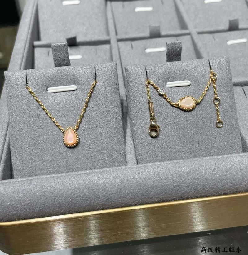 Youthful Boucheron Necklaces 210087