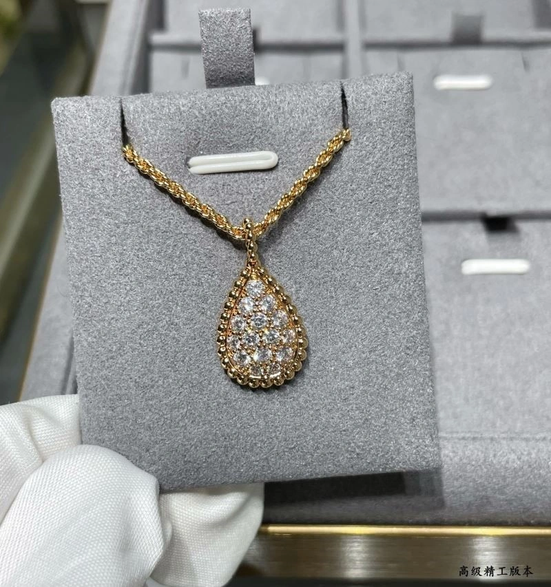 Sophisticated Boucheron Necklaces 210084