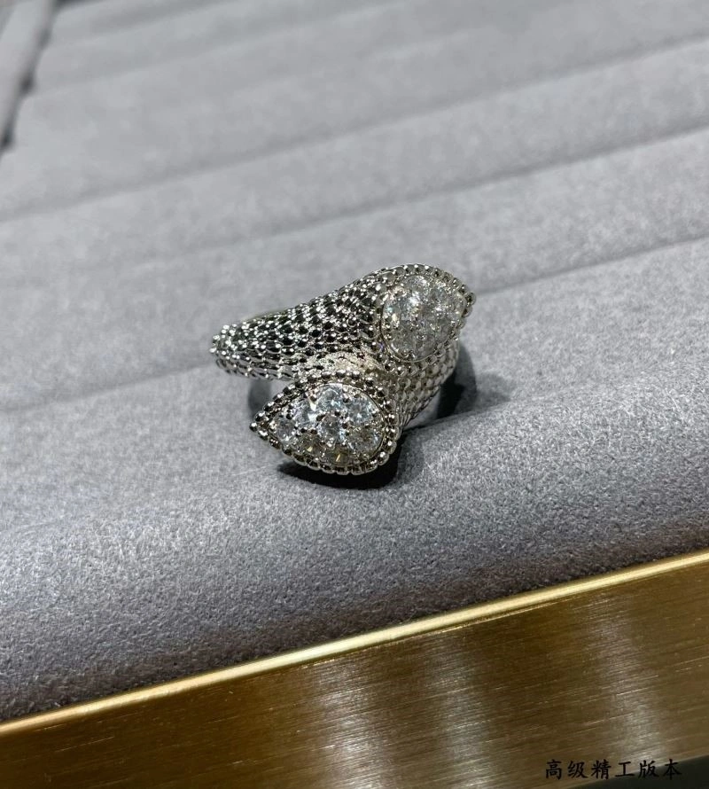 Minimalist Boucheron Rings 210075