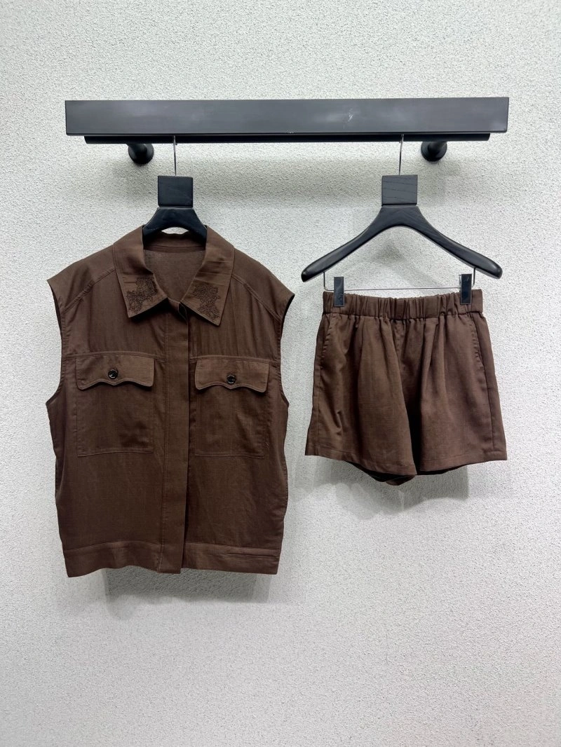 Versatile Brunello Cucinelli Short Suits 151917