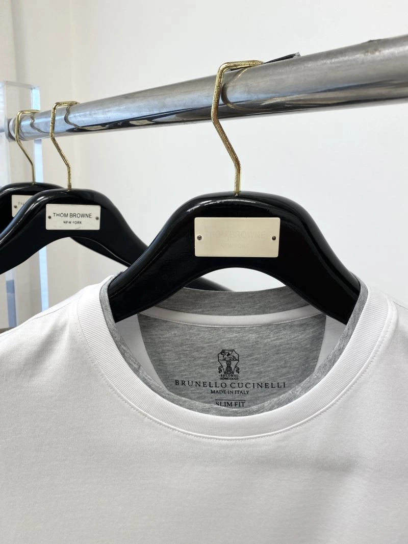 Brunello Cucinelli T-Shirts Youthful 160926