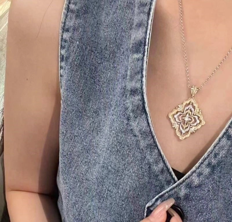 Tailored Buccellati Necklaces 210047