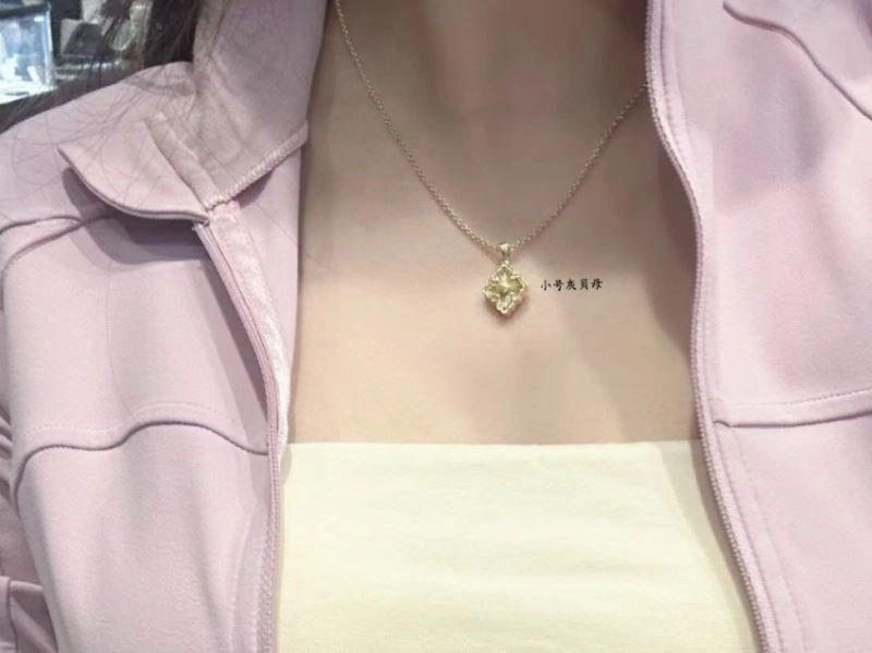 Comfortable Buccellati Necklaces 210037