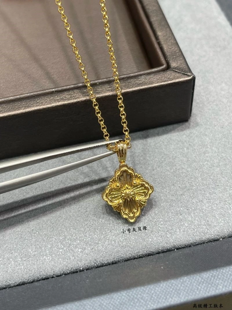 Comfortable Buccellati Necklaces 210037