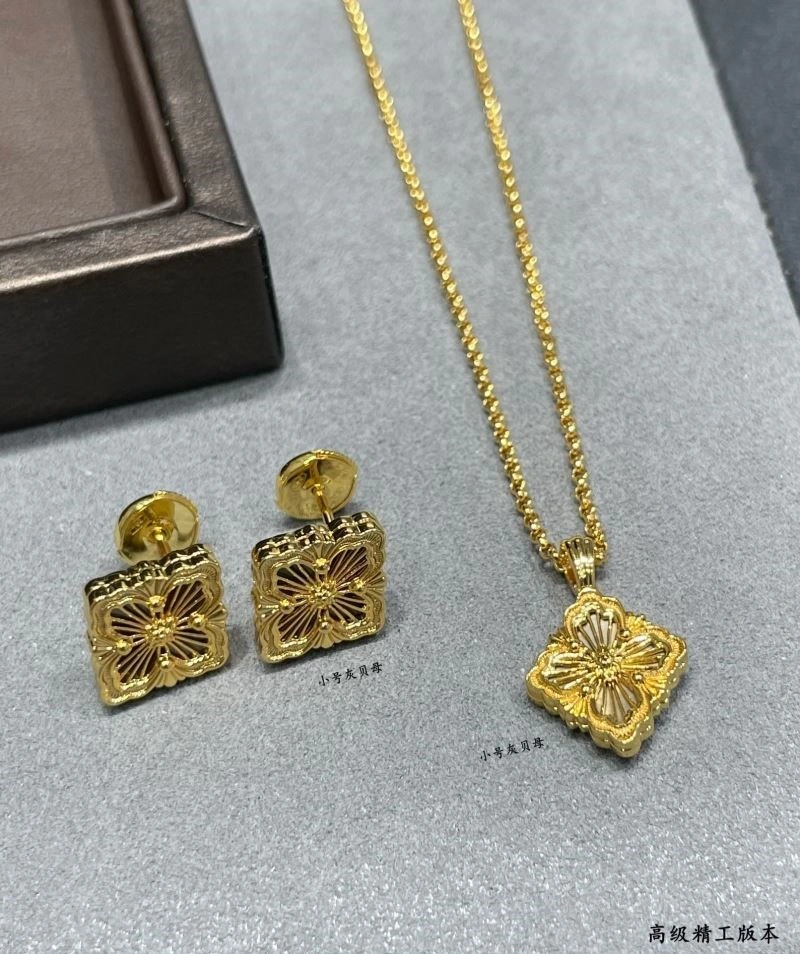 Comfortable Buccellati Necklaces 210037