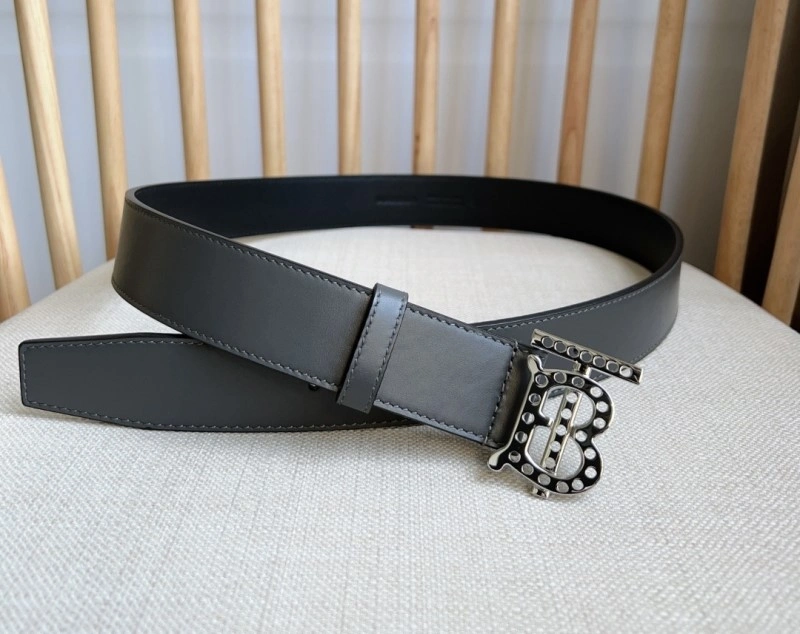 Burberry Belts Versatile 283243