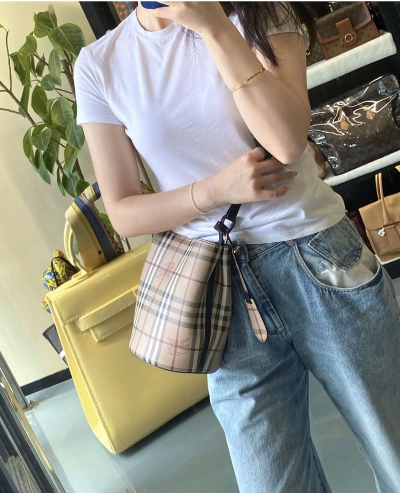 Soft Burberry Bucket Bags 64611