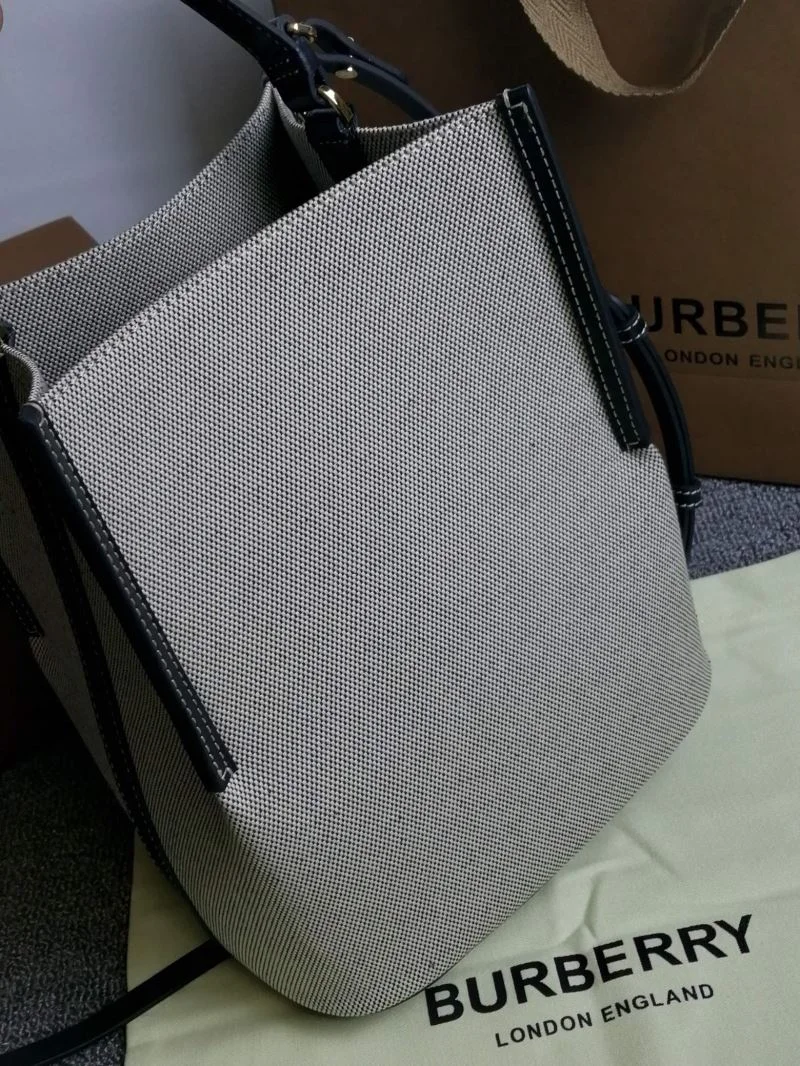 Unisex Burberry Bucket Bags 51757
