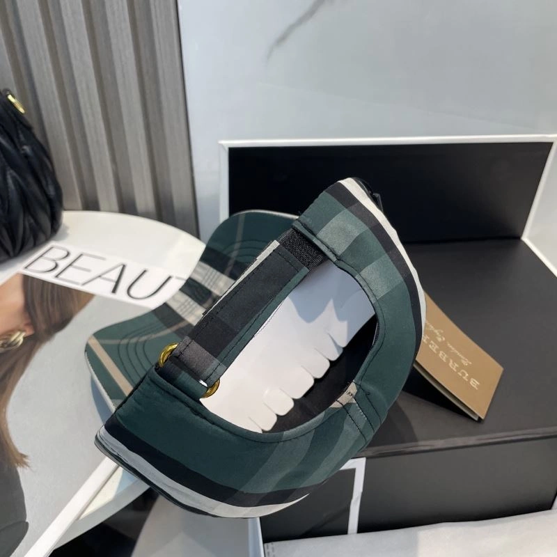 Burberry Caps GoAnywhere 260532
