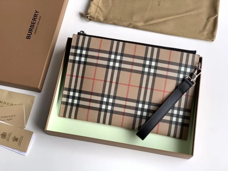 Sporty Burberry Clutch Bags 38132