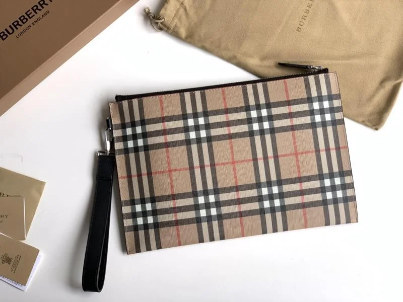Sporty Burberry Clutch Bags 38132