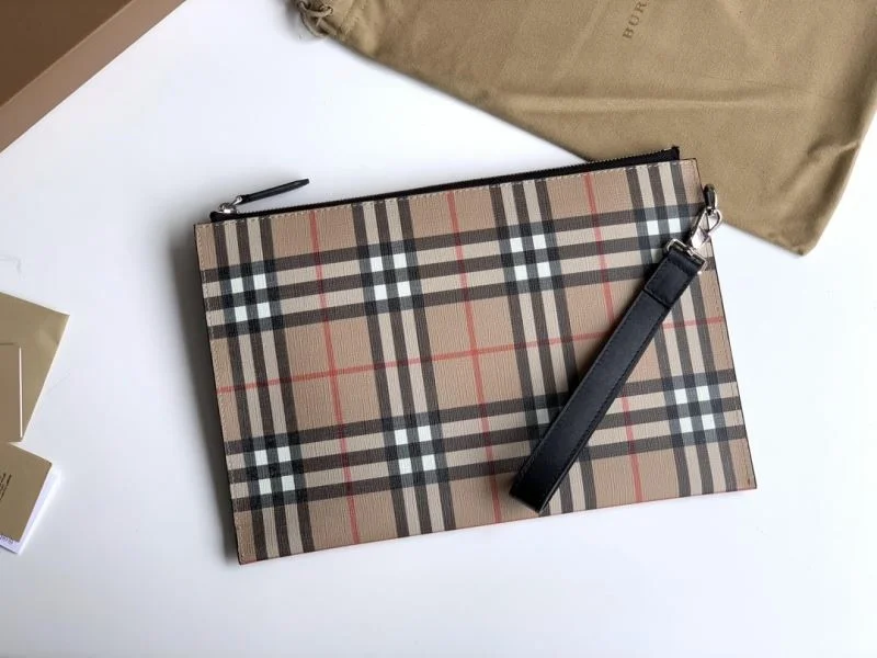 Sporty Burberry Clutch Bags 38132