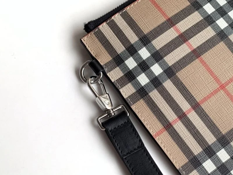 Sporty Burberry Clutch Bags 38132