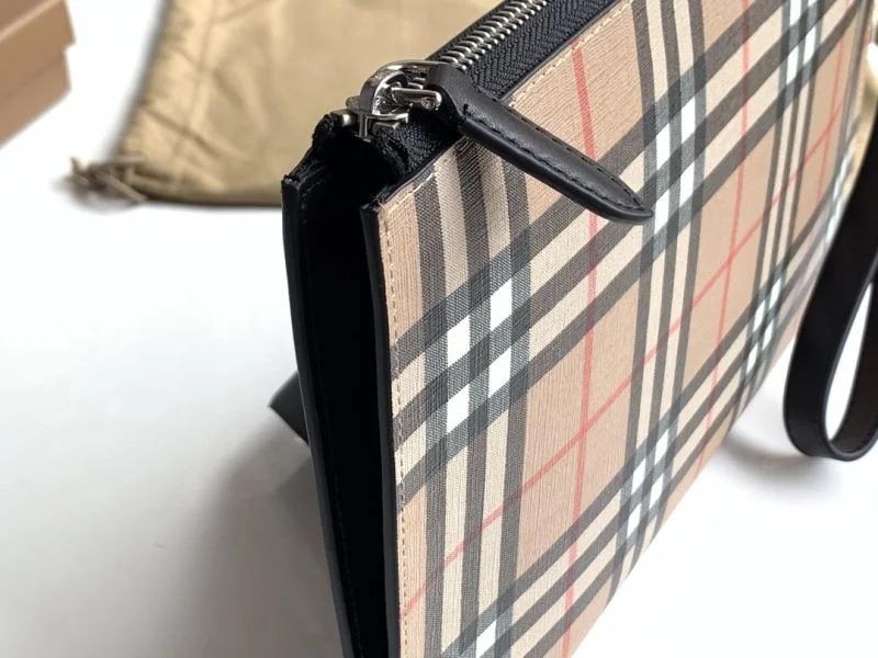 Sporty Burberry Clutch Bags 38132