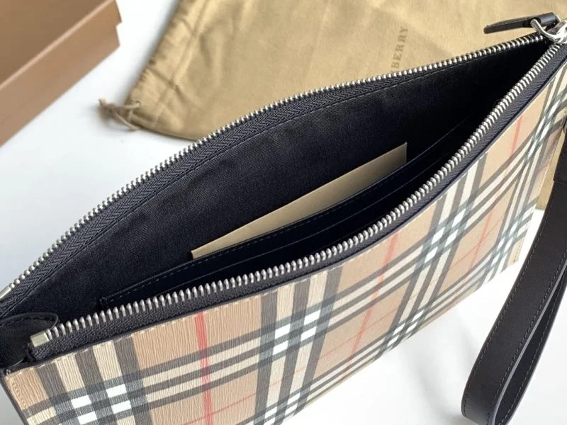Sporty Burberry Clutch Bags 38132