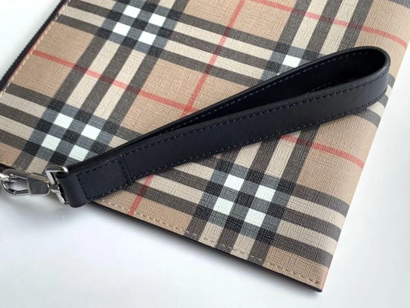 Sporty Burberry Clutch Bags 38132